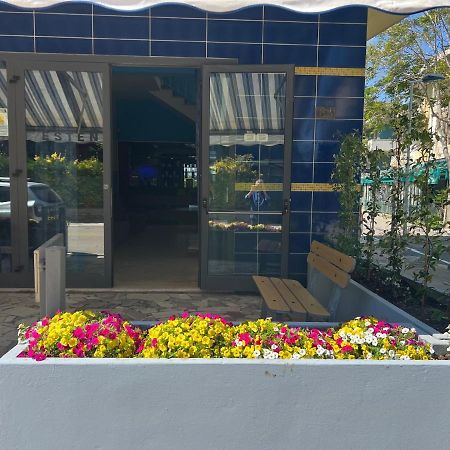 Hotel Estense Римини Экстерьер фото