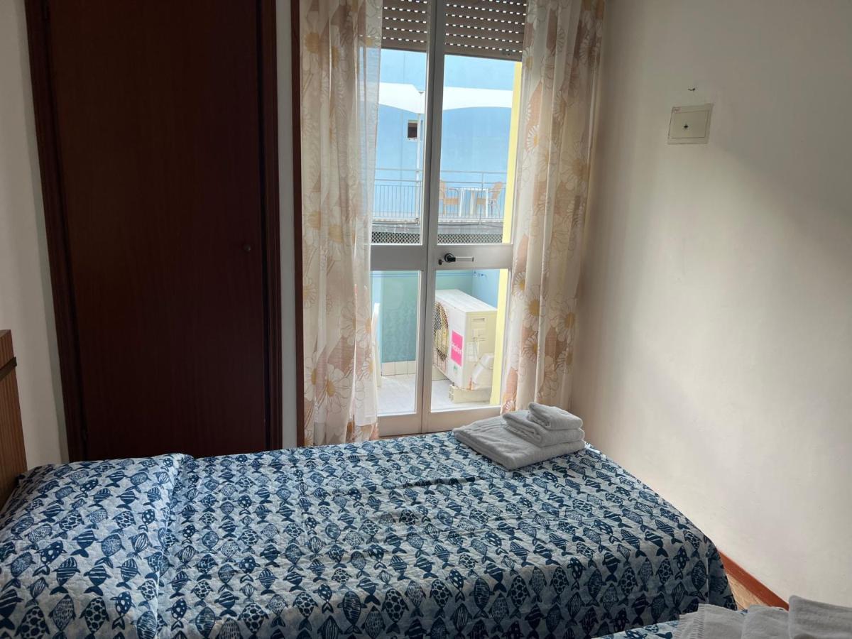 Hotel Estense Римини Экстерьер фото