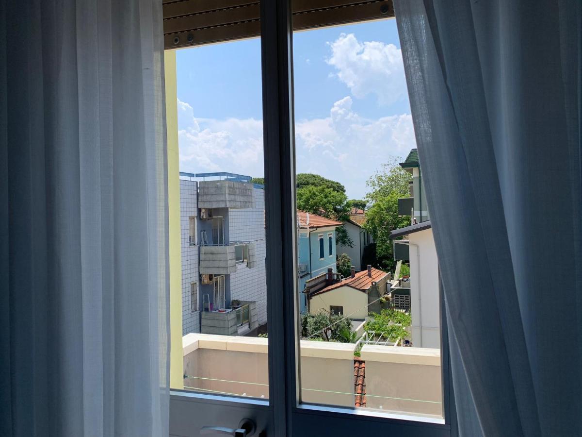 Hotel Estense Римини Экстерьер фото