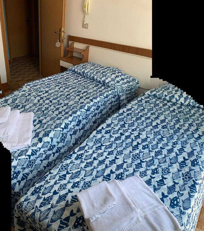 Hotel Estense Римини Экстерьер фото