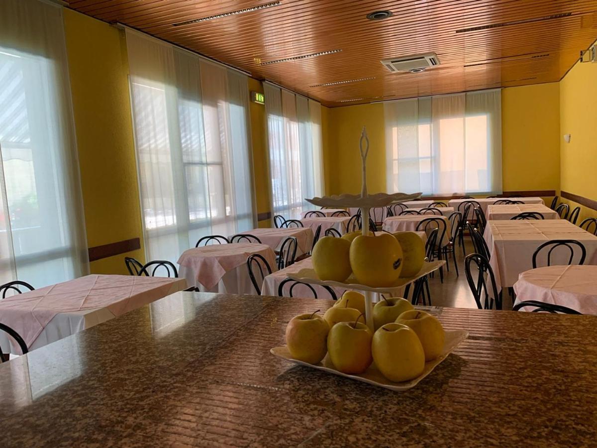 Hotel Estense Римини Экстерьер фото